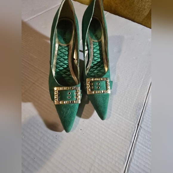 Dollhouse Emerald Heels with Gold Accent - Picture 7 of 8